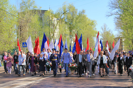 Студенты и преподаватели РМАТна шествии в День Победы (2013)